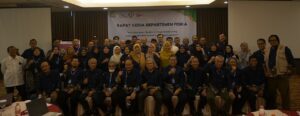 dosen dan tendik Departemen Fisika FSAD ITS Surabaya
