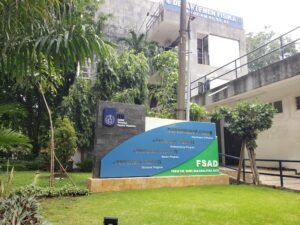 papan nama Departemen Fisika FSAD ITS Surabaya