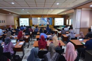 diskusi ilmiah ruang sidang Departemen Fisika FSAD ITS Surabaya