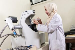 Modul Praktikum untuk kegiatan praktikum di departemen fisika fsad its surabaya