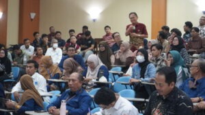 peserta seminar seninan 100 tahun kuantum Departemen Fisika FSAD ITS Surabaya