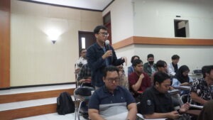 peserta seminar seninan 100 tahun kuantum departemen fisika FSAD ITS Surabayafisika