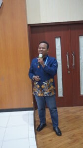 heru sukamto dosen departemen fisika fsad its surabaya seminar seninan 100 tahun kuantum