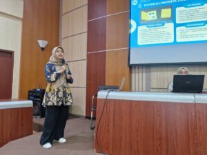 seminar senininan mahasiswa pascasarjana departemen fisika FSAD ITS Surabaya