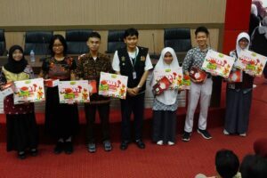 Hanifa Nabi'il mahasiswa berprestasi Departemen Fisika FSAD ITS Pimnas