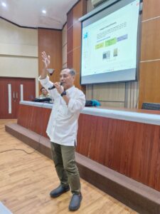 Seminar Seninan Muhammad Arief Bustomi Dosen Departemen Fisika FSAD ITS Surabaya