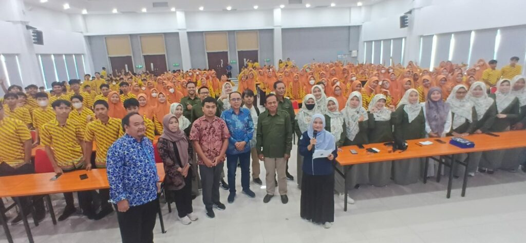 kunjungan SMA Negeri 1 Kraksaan Probolinggo ke Departemen Fisika FSAD ITS Surabaya