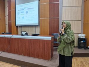 Seminar Seninan oleh Fahmi Astuti, dosen Departemen Fisika FSAD ITS Surabaya