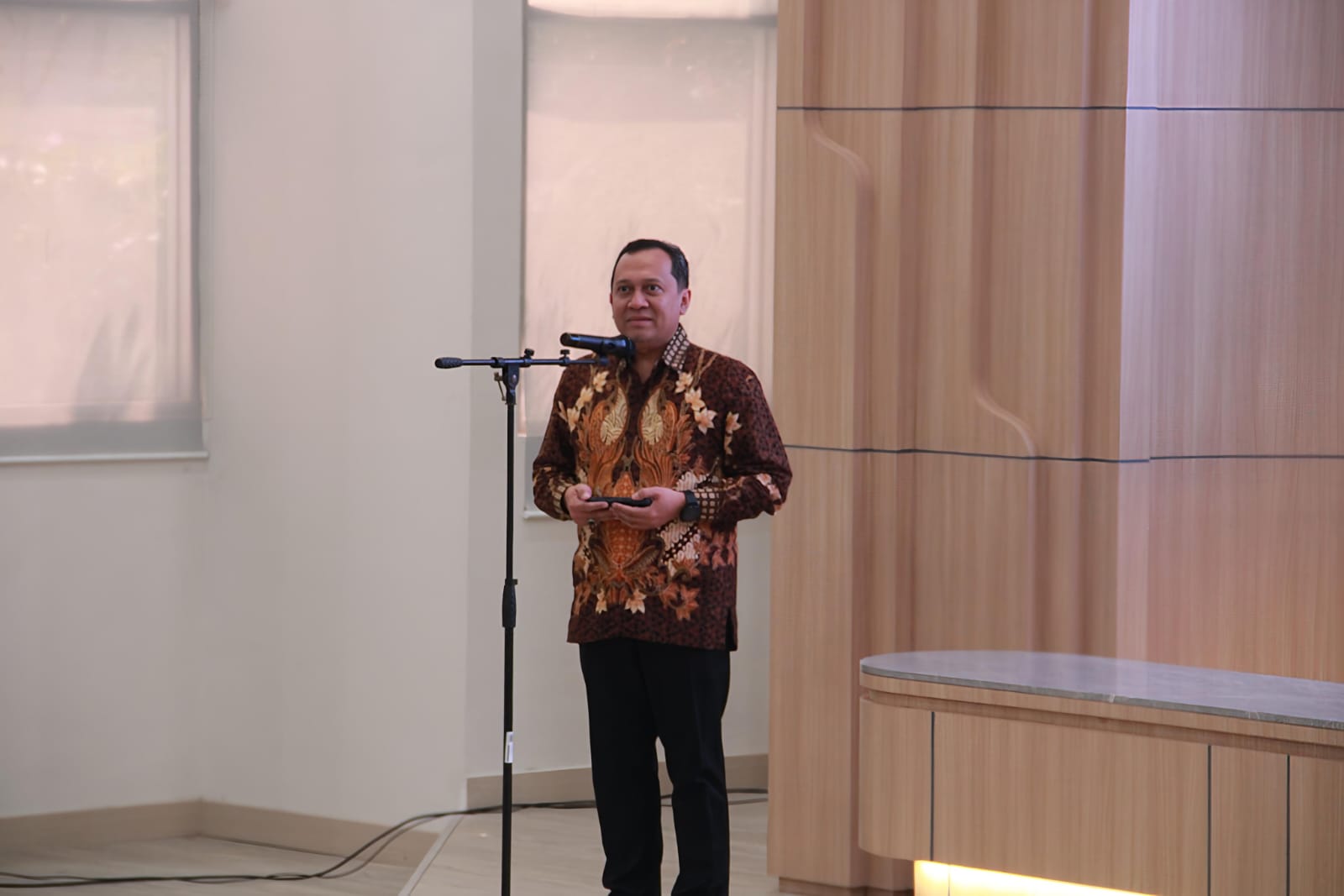 Wakil Rektor IV ITS Prof Agus Muhammad Hatta SST MSi PhD saat menyampaikan sambutannya