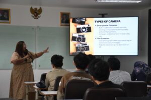 Workshop Fotografi: Meningkatkan Keterampilan Visual Mahasiswa DTI