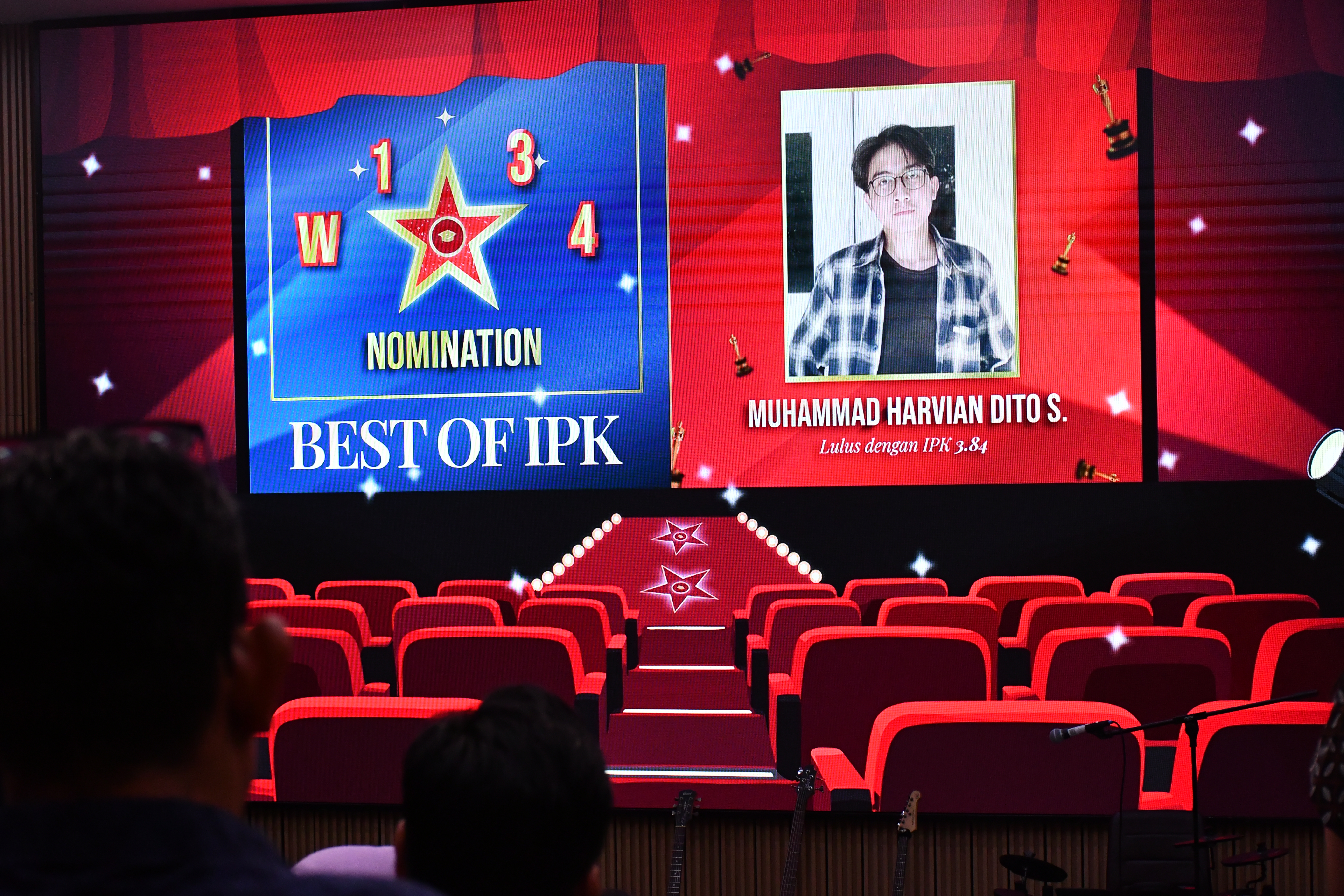 Penayangan penghargaan Best of IPK pada Wisuda ke-134 DTI ITS