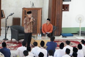 Bagikan Materi Spiritual, Gus Ulil Ajak Mahasiswa Baru ITS Perkaya Ilmu dengan Membaca