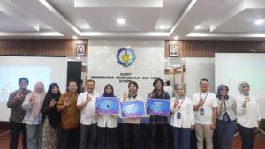 Ditmawa ITS Bersama Bank BTN Serahkan Hadiah balé Race 2025 kepada Mahasiswa ITS