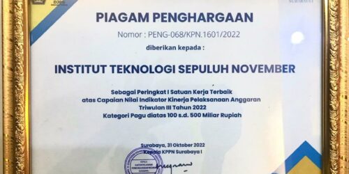 Piagam penghargaan yang diberikan kepada ITS sebagai Satuan Kerja Terbaik dalam Pelaksanaan Anggaran Triwulan III tahun 2022