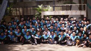 Pelepasan para wisudawan 125 HIMKA-ITS dilaksanakan dengan menggiring atau konvoi bersama wisuda dari graha sepuluh nopember ke Departemen Kimia