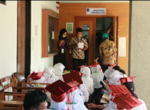 Orientasi Keprofesian dan Kompetensi Berbasis Kurikulum (OKKBK) merupakan kegiatan tahunan yang ditujukan kepada mahasiswa baru