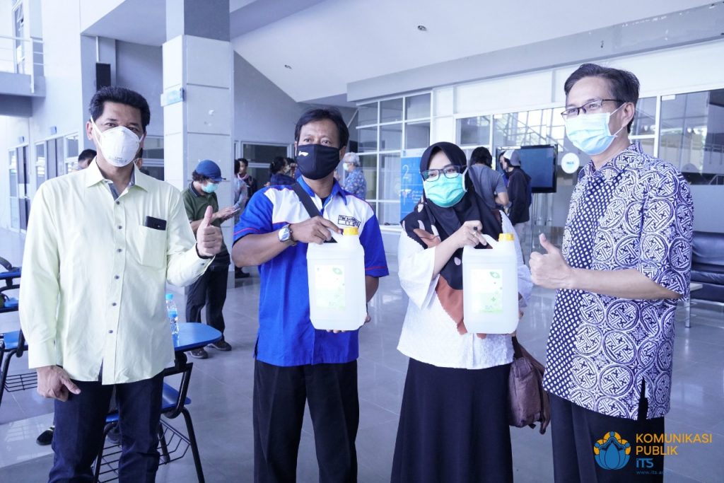 PENYALURAN DONASI HANDSANITIZER DI JAWA TIMUR SAAT PANDEMI COVID-19