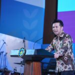 Emil Dardak Reminds Parents of ITS New Students to Maintain Communication