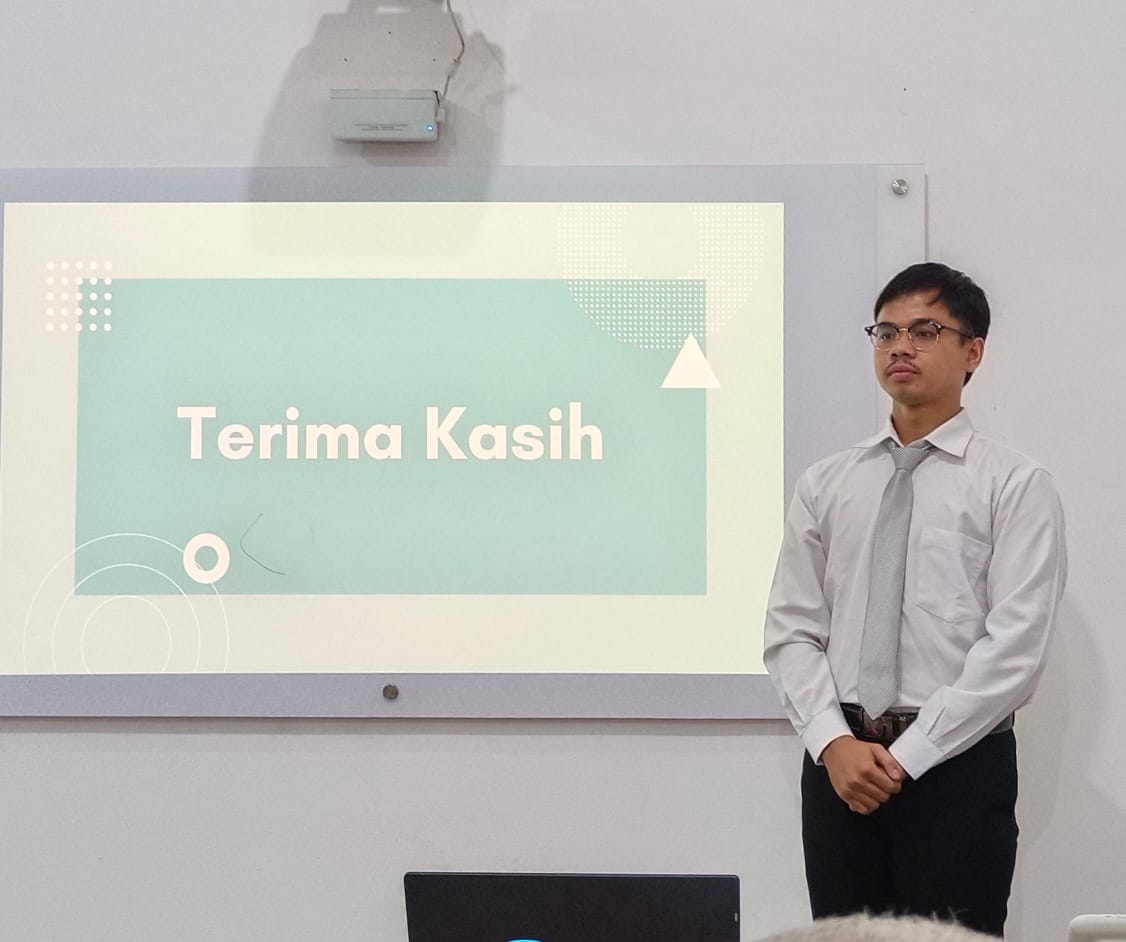 Mahasiswa Teknik Informatika Menghadapi Tugas Kuliah