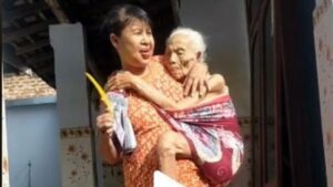 Berbakti Kepada Orang Tua Seperti Haji dan Umroh