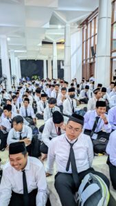 Langkah Epik PSB ITS: 5200 Mahasiswa Baru Kompak dalam Sholat Subuh dan Mengaji Bersama