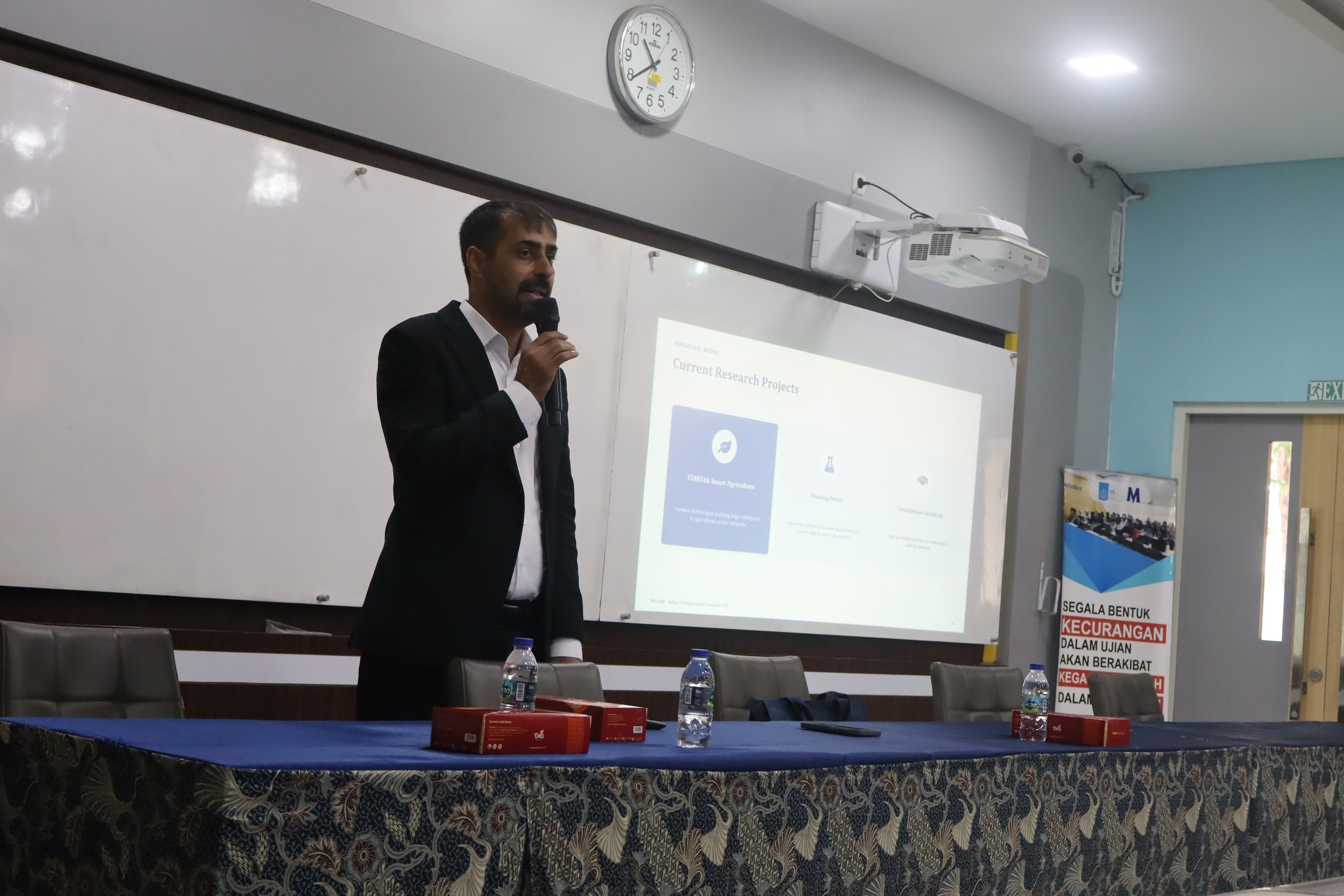 Guest Lecture Edge Intelligence and UAV-Assisted VANETs Building Smarter, Safer Cities