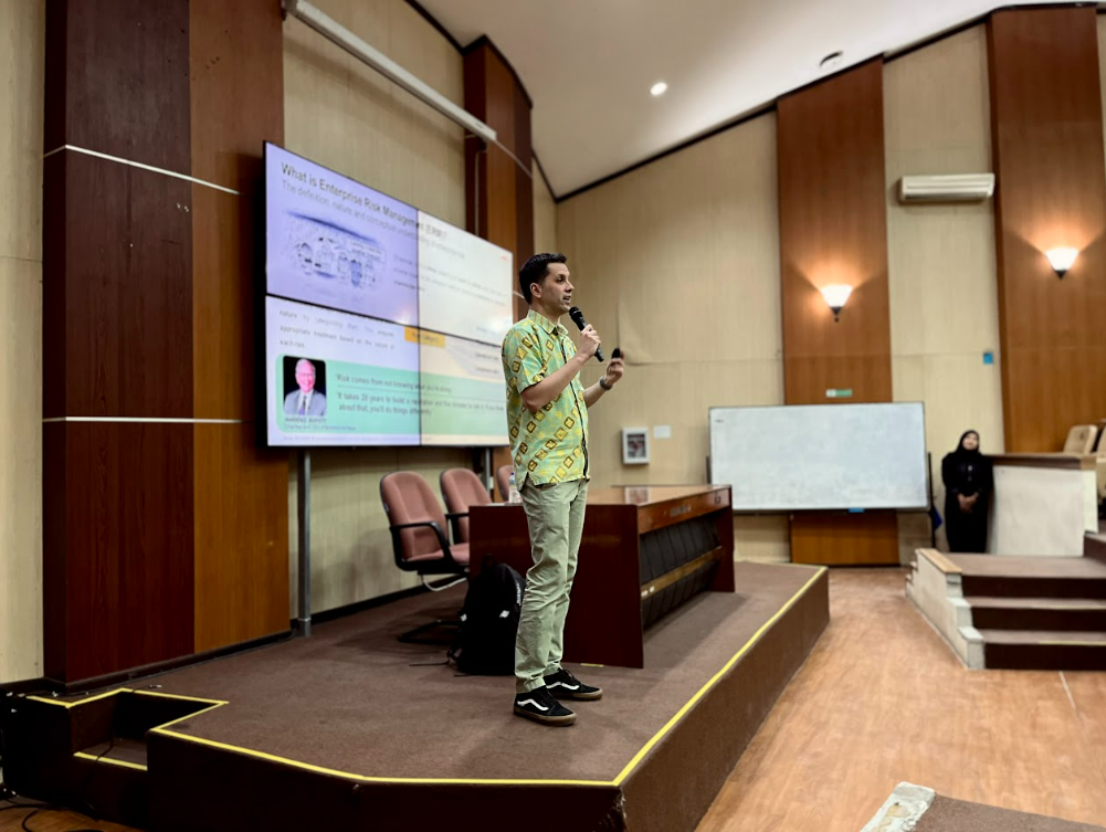 Kupas Strategi Finansial Industri, Departemen Matematika ITS Gelar Kuliah Tamu Bersama Jajaran Direksi MPM Group