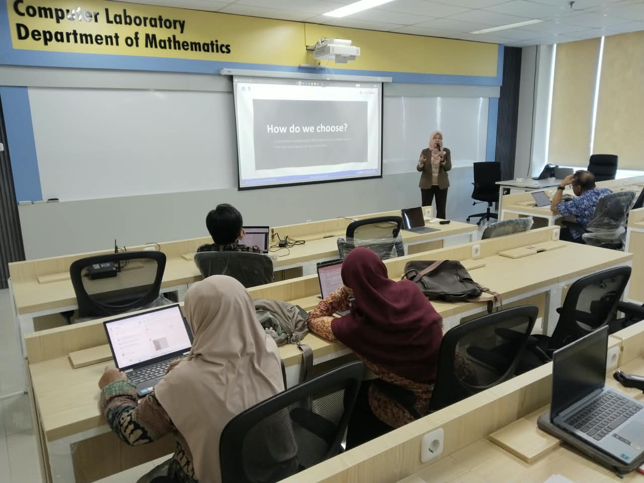 Perdalam Solusi Ketidakpastian, Departemen Matematika ITS Gelar Kuliah Tamu Soft Sets Bersama Prof. Fatia Fatimah