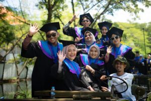 Wisuda ITS ke-127: Para Lulusan Manajemen Bisnis Siap Berkontribusi untuk Kemajuan Dunia Bisnis Indonesia