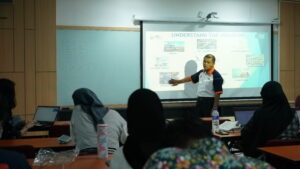 Mengungkap Dinamika HRM dalam Industri: Wawasan dari Kuliah Tamu Dr. Nor Hisyam Ghafar Ph.D.