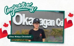 Ghea Wahyu Christianti, an ITS Business Management student, has successfully won the UMAP Scholarship in the Fall Semester 2023 Student Exchange program at Okanagan College, Canada. This program provides an opportunity to broaden academic horizons, understand global business dynamics, and build international networks.    Participation in this exchange program supports the improvement of MB ITS students’ competencies in cross-cultural communication and international business strategies. In addition, this success also strengthens MB ITS’s reputation in producing globally competitive graduates and encourages more students to participate in international mobility programs.