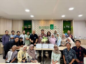 Prestasi Gemilang! Departemen Manajemen Bisnis Raih 3 Juara di Rektor Awards 2025