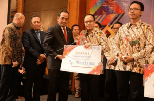 Mahasiswa MMT meraih Penghargaan dari Menteri Perhubungan