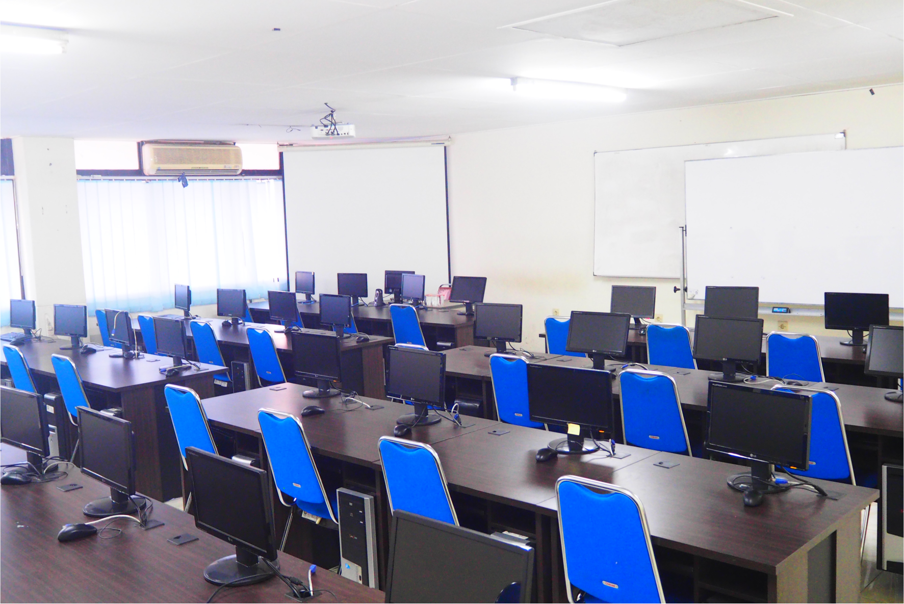 Ruang Lab Komputer