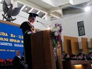 Rektor Beri Wejangan Untuk Wisudawan