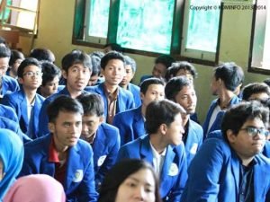 Mahasiswa ITS Juga Belajar Isu Strategis