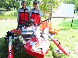Mahasiswa ITS Daur Ulang Sampah Jadi Sepeda Air