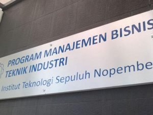 Manajemen Bisnis Ikuti Kelas Internasional Online