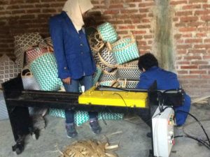 Mahasiswa ITS Bikin Penyayat Bambu Semi Otomatis