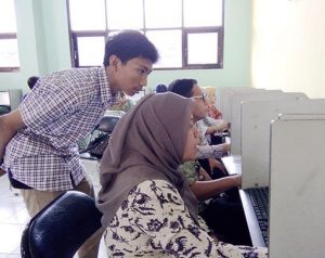 Dosen ITS Latih Guru SMP Ujian Online