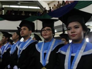 Wisudawan Cumlaude ITS Meningkat