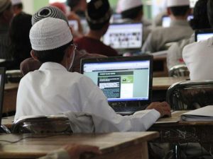 Ini Bahaya Belajar Agama di Dunia Maya