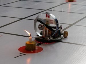 Puluhan Robot Bantu Padamkan Api di ITS