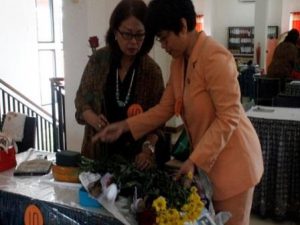 Lomba Rangkai Bunga Meriahkan HUT Dharma Wanita