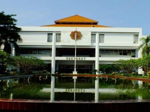 ITS Menjadi World Class University, Bijakkah?