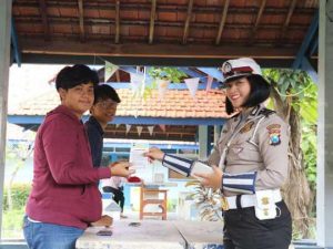 Polisi Ajak Mahasiswa ITS Tertib Berlalu Lintas