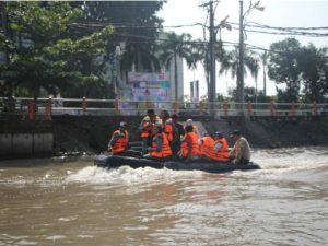 Peringati Hari Air, HMTL Susuri Sungai Kalimas