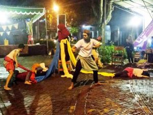 Kritisi Bumi, Tiyang Alit Bawakan Puisi Bumi