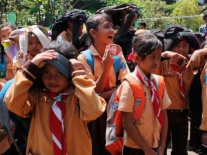 Mahasiswa ITS Ajak Siswa SD Siaga Bencana Sejak Dini