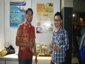 ITS Tempel Poster Hingga Larut Malam